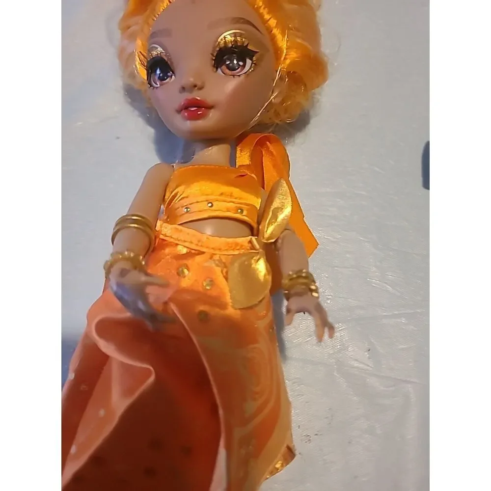 Rainbow High Fashion 2022‎ Meena Fleur Doll 11